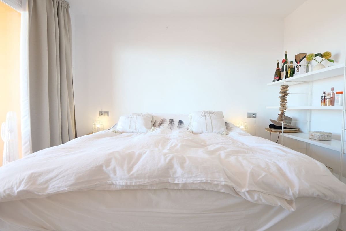 Apartamento de 2 habitaciones en Calahonda en venta con piscina - 349.500 € (Ref: 9746835)