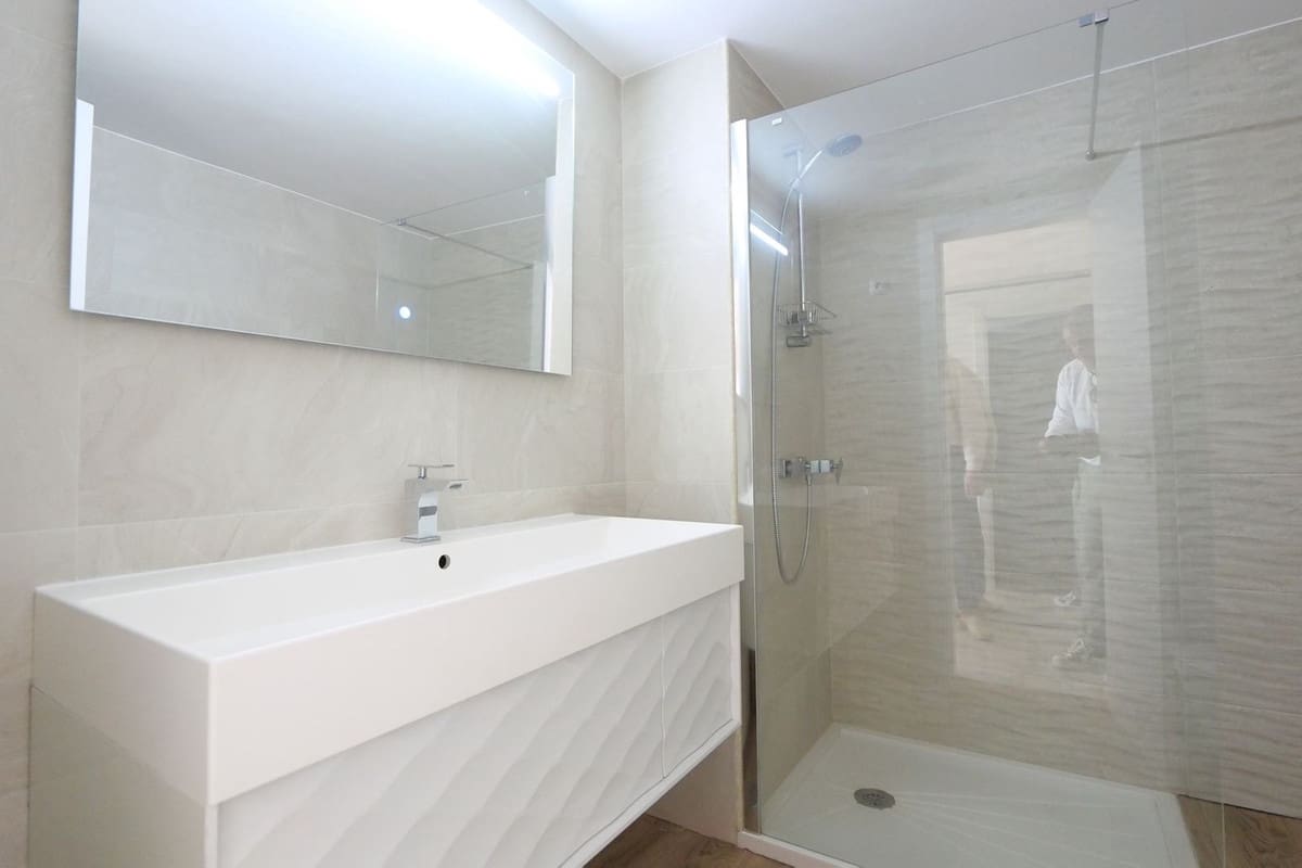 Apartamento de 2 habitaciones en Calahonda en venta con piscina - 349.500 € (Ref: 9746835)