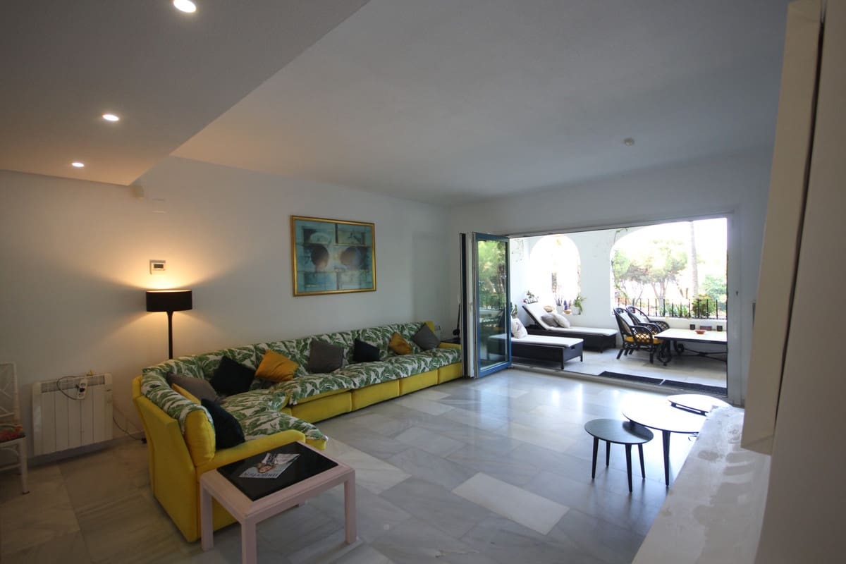 3 soveværelse Lejlighed til salg i Cabopino med swimmingpool garage - € 850.000 (Ref: 9802793)