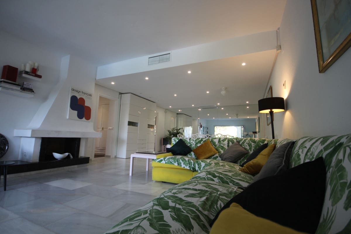 3 soveværelse Lejlighed til salg i Cabopino med swimmingpool garage - € 850.000 (Ref: 9802793)