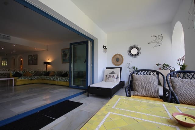 3 soveværelse Lejlighed til salg i Cabopino, Marbella med swimmingpool garage - € 850.000 (Ref: 9802793)