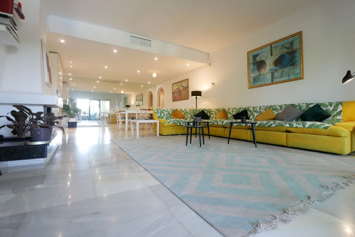 3 soveværelse Lejlighed til salg i Cabopino med swimmingpool garage - € 850.000 (Ref: 9802793)