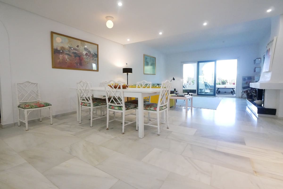 3 soveværelse Lejlighed til salg i Cabopino med swimmingpool garage - € 850.000 (Ref: 9802793)