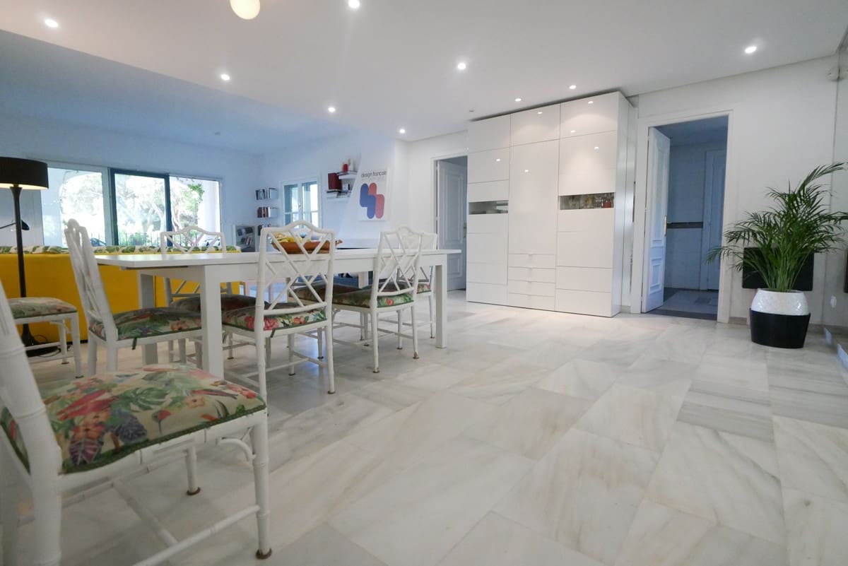 3 soveværelse Lejlighed til salg i Cabopino med swimmingpool garage - € 850.000 (Ref: 9802793)