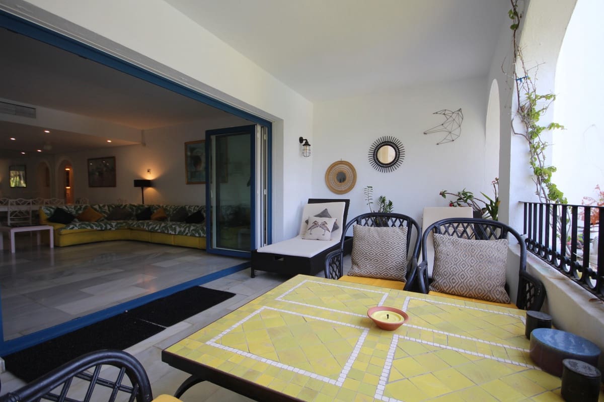 3 soveværelse Lejlighed til salg i Cabopino med swimmingpool garage - € 850.000 (Ref: 9802793)