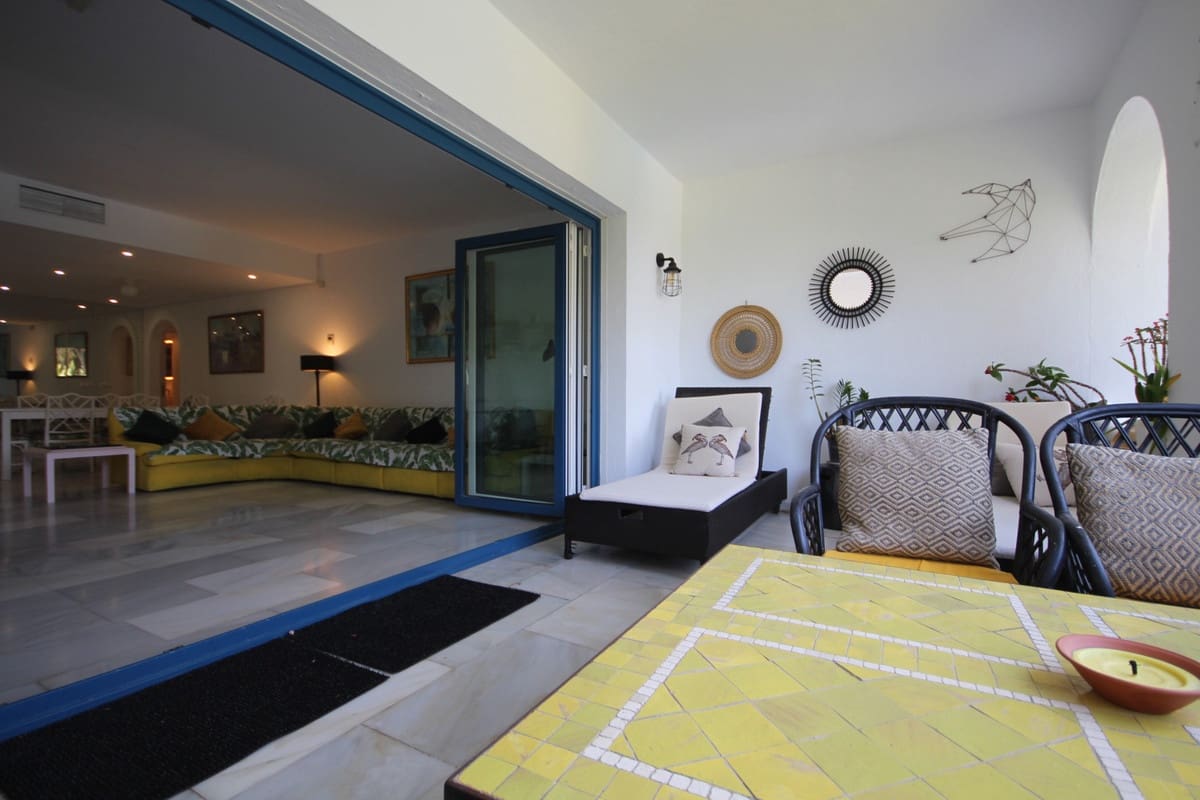 3 soveværelse Lejlighed til salg i Cabopino med swimmingpool garage - € 850.000 (Ref: 9802793)