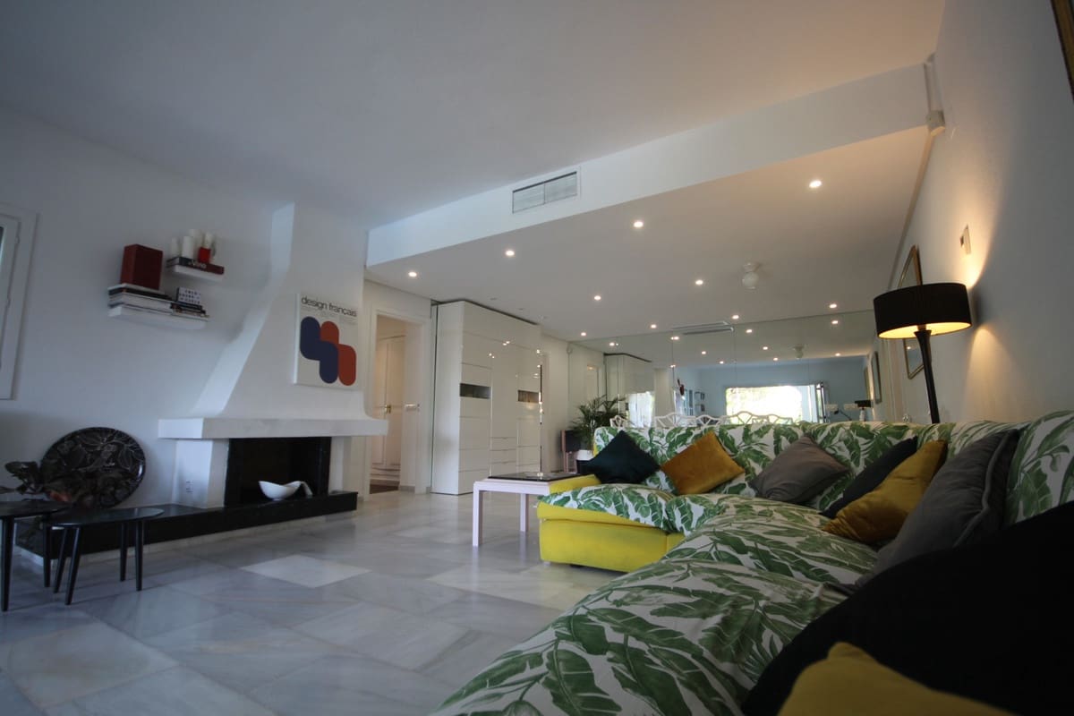 3 soveværelse Lejlighed til salg i Cabopino med swimmingpool garage - € 850.000 (Ref: 9802793)