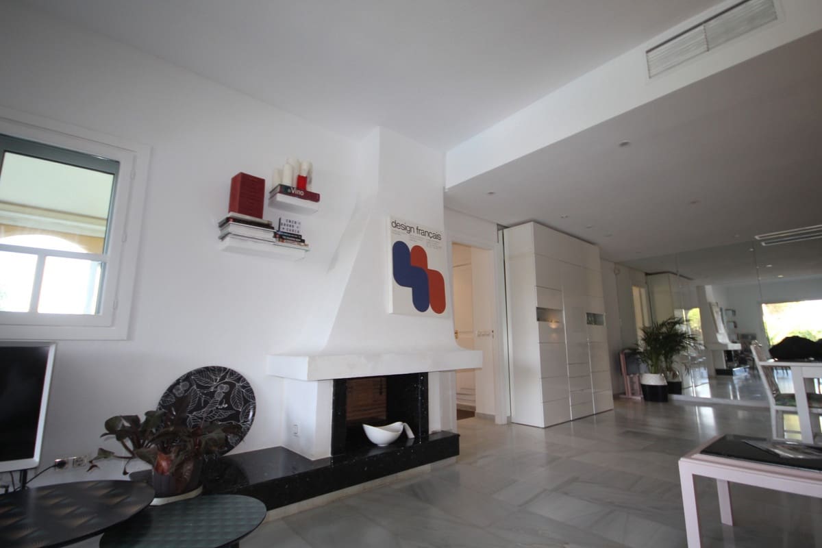 3 soveværelse Lejlighed til salg i Cabopino med swimmingpool garage - € 850.000 (Ref: 9802793)