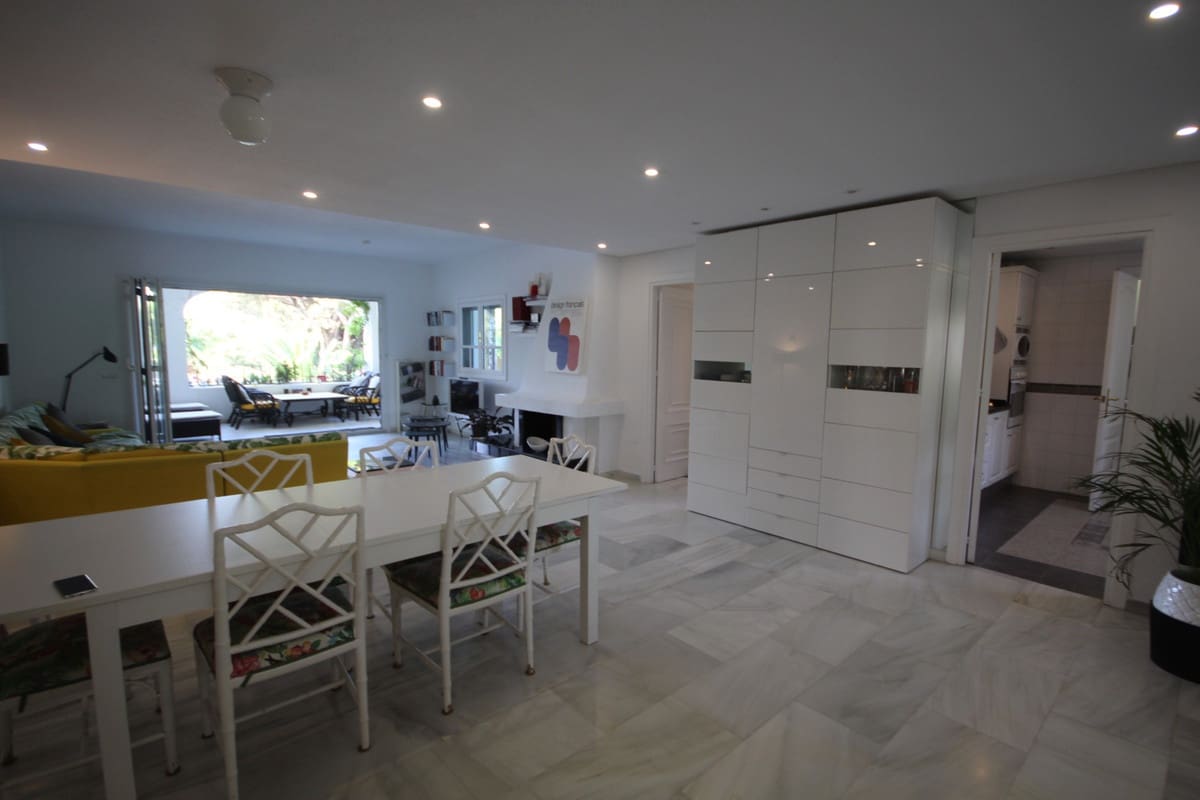 3 soveværelse Lejlighed til salg i Cabopino med swimmingpool garage - € 850.000 (Ref: 9802793)