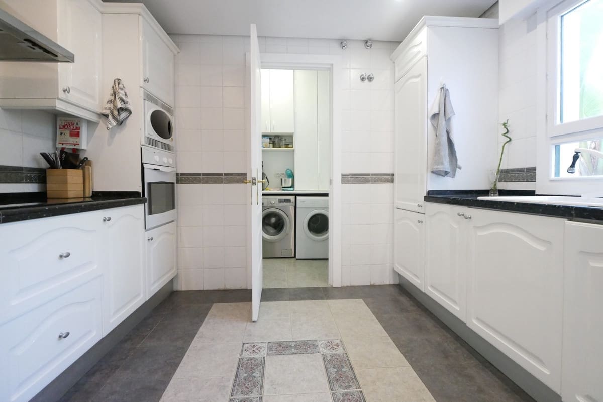 3 soveværelse Lejlighed til salg i Cabopino med swimmingpool garage - € 850.000 (Ref: 9802793)