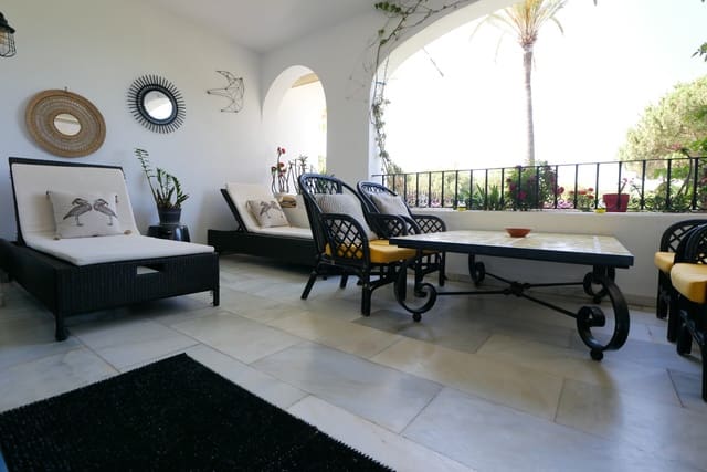 3 soveværelse Lejlighed til salg i Cabopino, Marbella med swimmingpool garage - € 850.000 (Ref: 9802793)