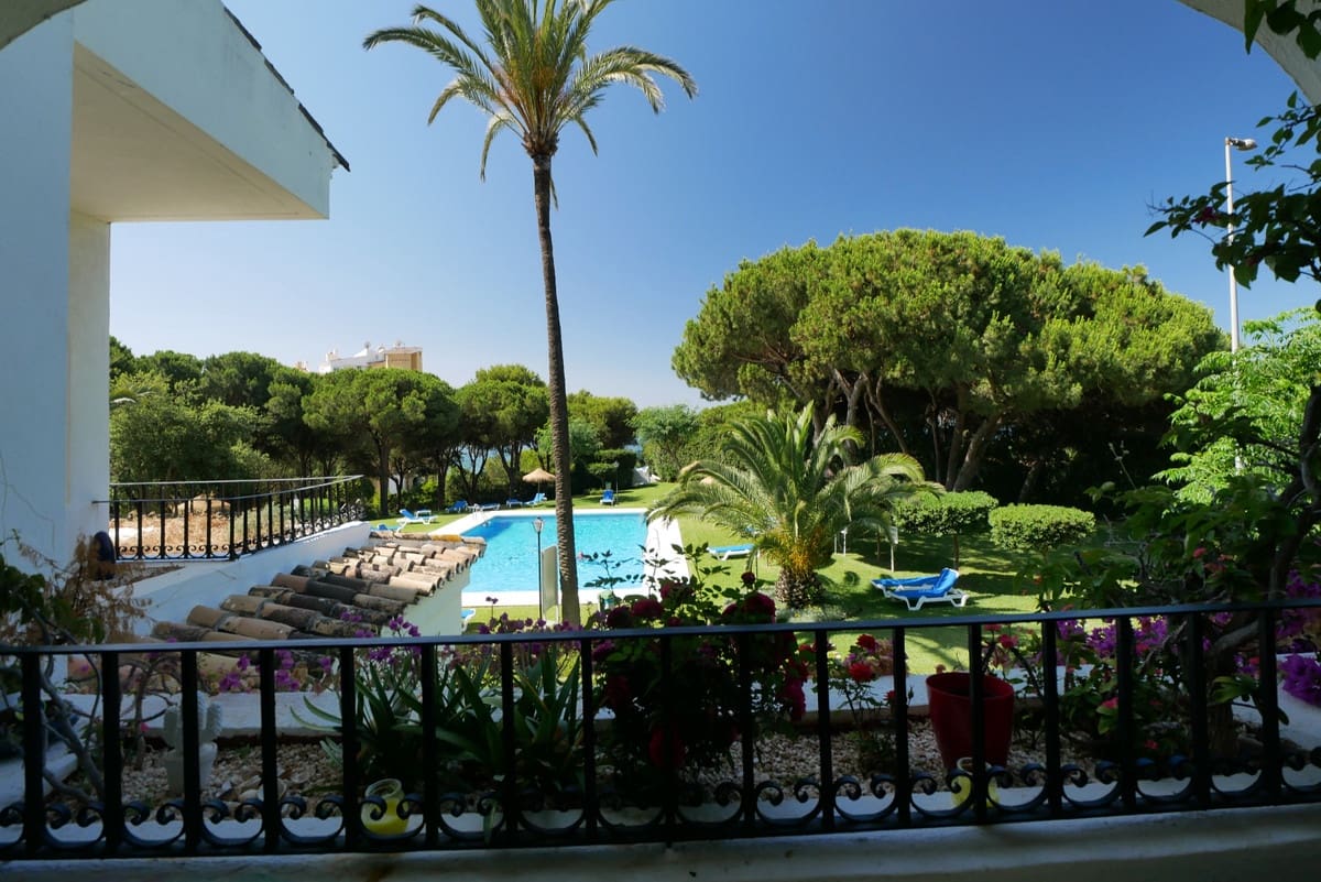 3 soveværelse Lejlighed til salg i Cabopino med swimmingpool garage - € 850.000 (Ref: 9802793)