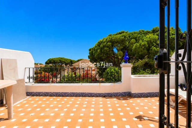 5 soverom Hus til salgs i Cabopino, Marbella med svømmebasseng garasje - € 943 000 (Ref: 9827644)