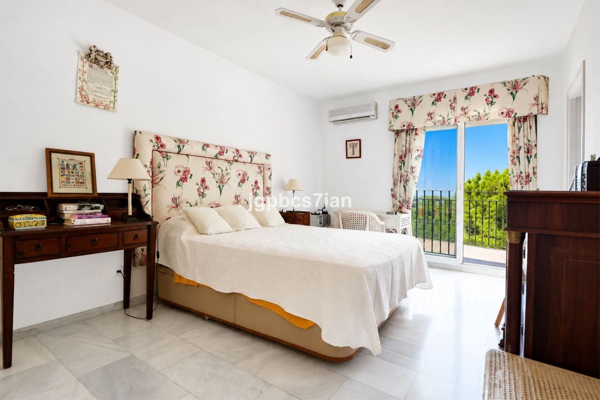 5 sovrum Hus till salu i Cabopino med pool garage - 943 000 € (Ref: 9827644)