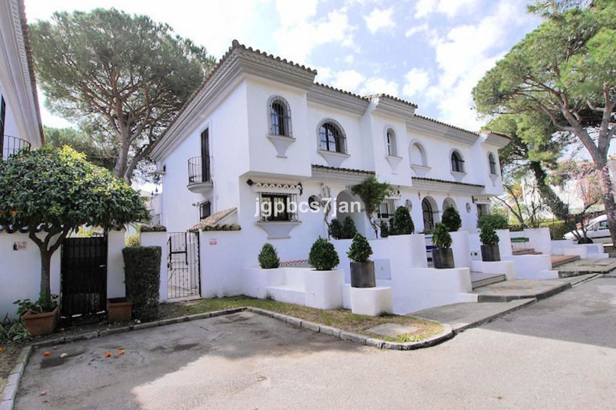 5 sovrum Hus till salu i Cabopino med pool garage - 943 000 € (Ref: 9827644)