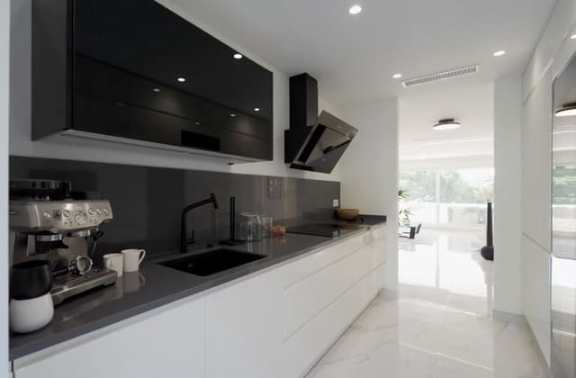 3 soveværelse Lejlighed til salg i Cabopino, Marbella med swimmingpool garage - € 1.499.000 (Ref: 9848073)