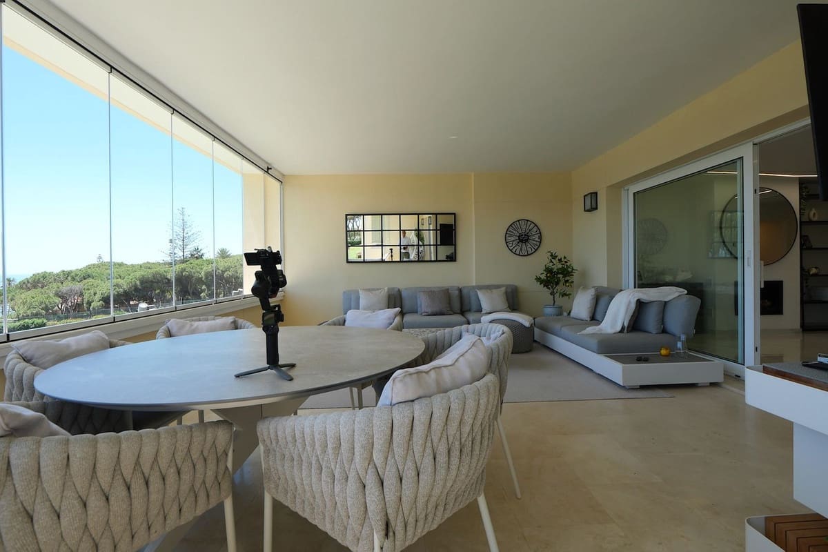 3 bedroom Apartment for sale in Cabopino with pool garage - € 1,380,000 (Ref: 9848073)