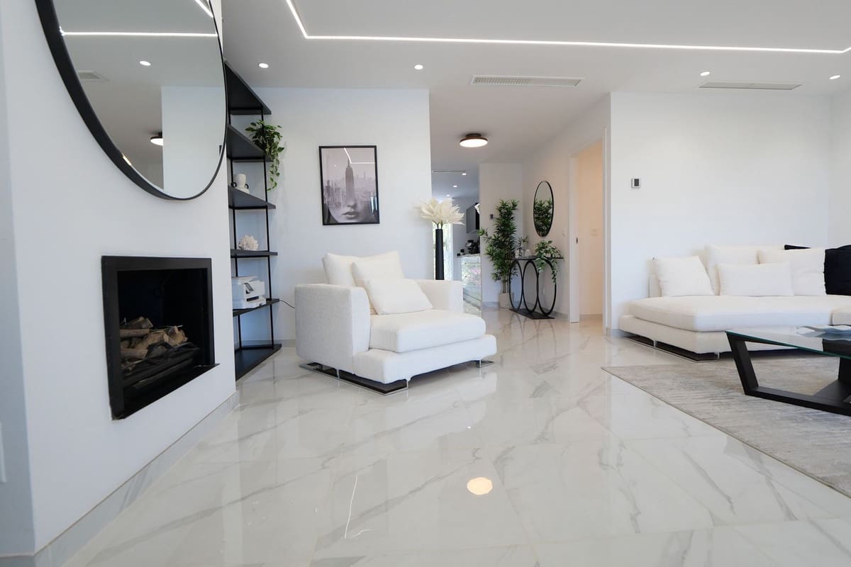 3 bedroom Apartment for sale in Cabopino with pool garage - € 1,380,000 (Ref: 9848073)