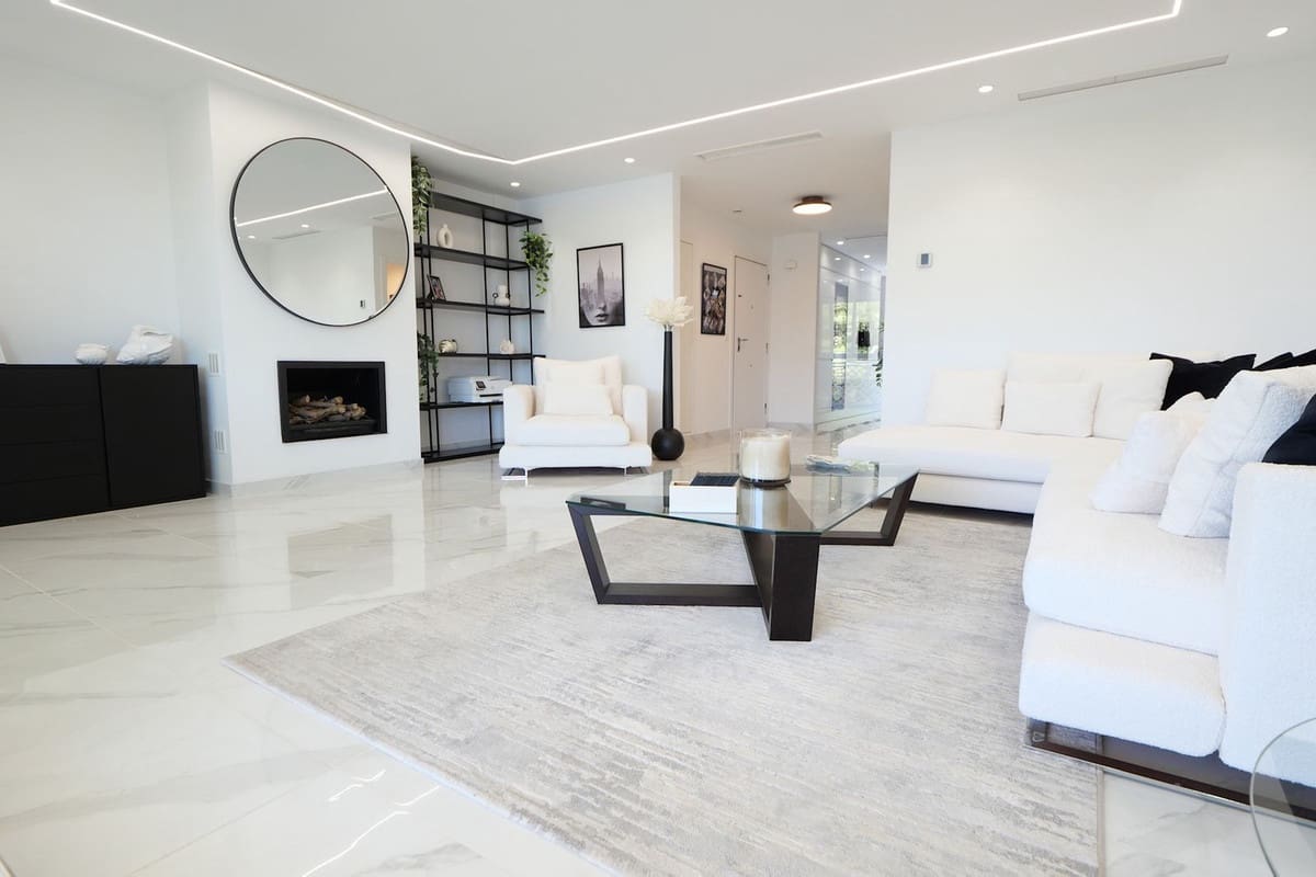3 bedroom Apartment for sale in Cabopino with pool garage - € 1,380,000 (Ref: 9848073)