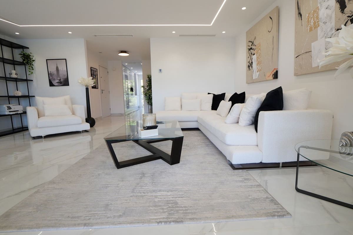 3 bedroom Apartment for sale in Cabopino with pool garage - € 1,380,000 (Ref: 9848073)