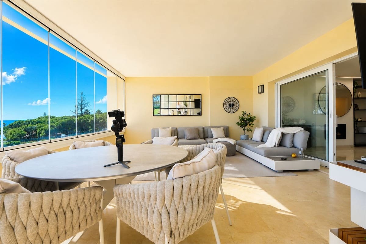 3 bedroom Apartment for sale in Cabopino with pool garage - € 1,380,000 (Ref: 9848073)