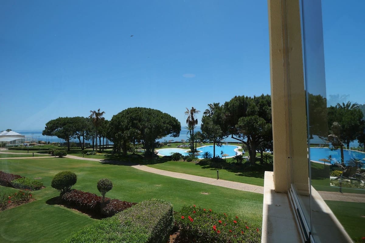 3 bedroom Apartment for sale in Cabopino with pool garage - € 1,350,000 (Ref: 9848073)