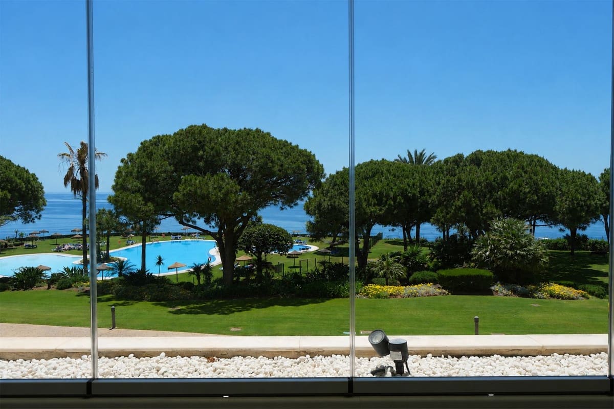 3 bedroom Apartment for sale in Cabopino with pool garage - € 1,350,000 (Ref: 9848073)