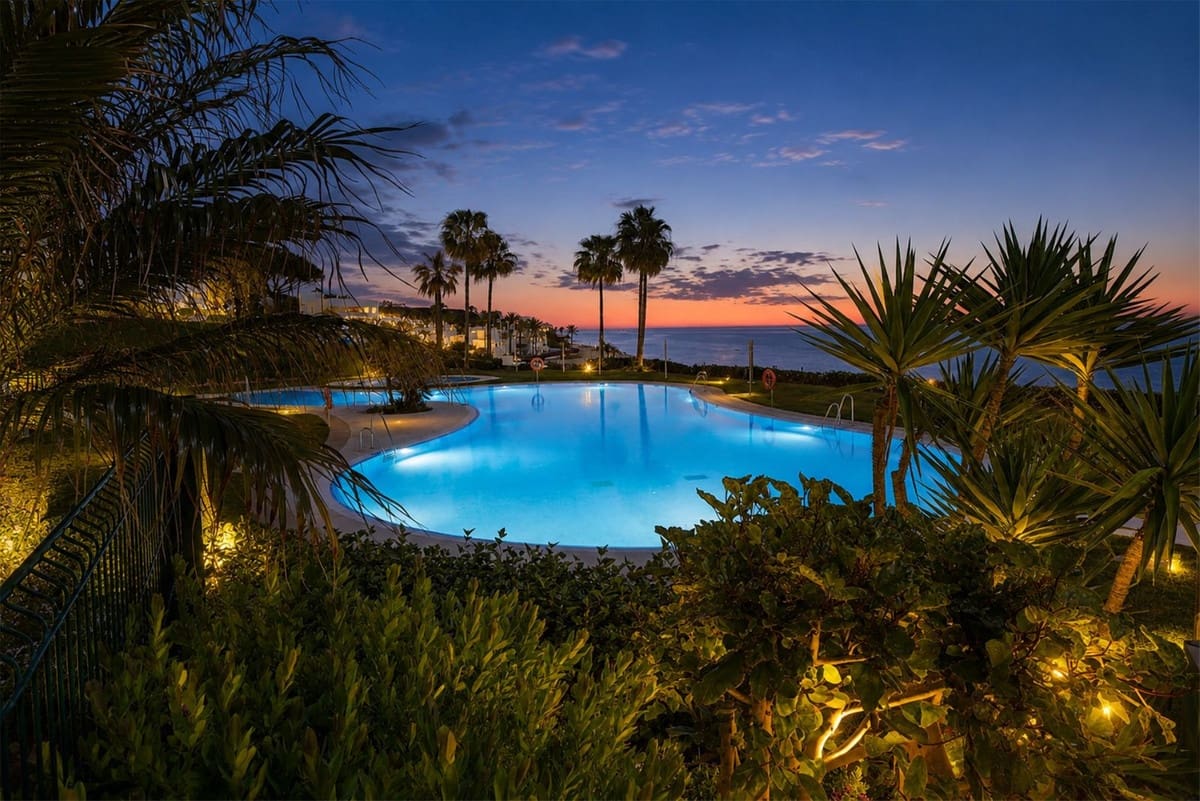 3 bedroom Apartment for sale in Cabopino with pool garage - € 1,350,000 (Ref: 9848073)