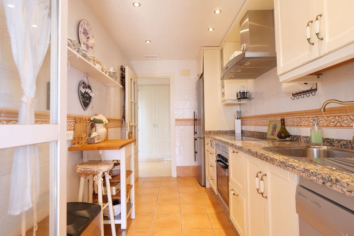 2 bedroom Apartment for sale in La Mairena with pool garage - € 379,000 (Ref: 9875455)