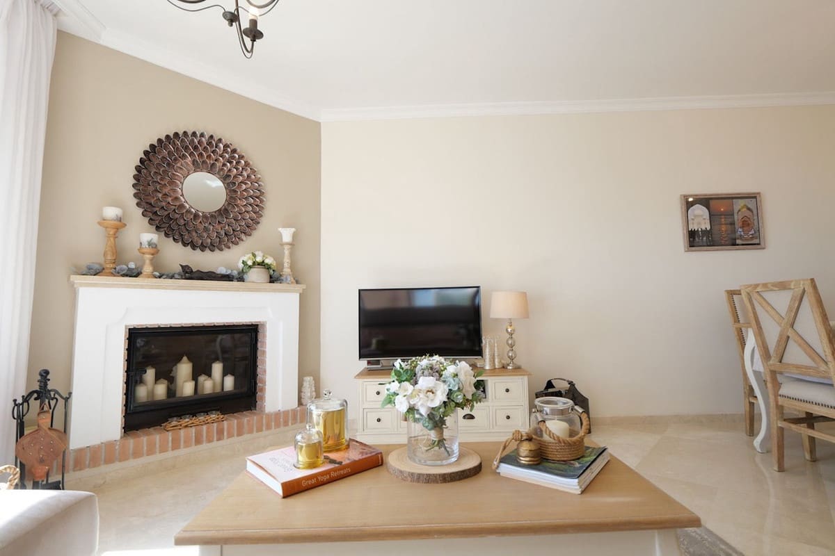 2 bedroom Apartment for sale in La Mairena with pool garage - € 379,000 (Ref: 9875455)
