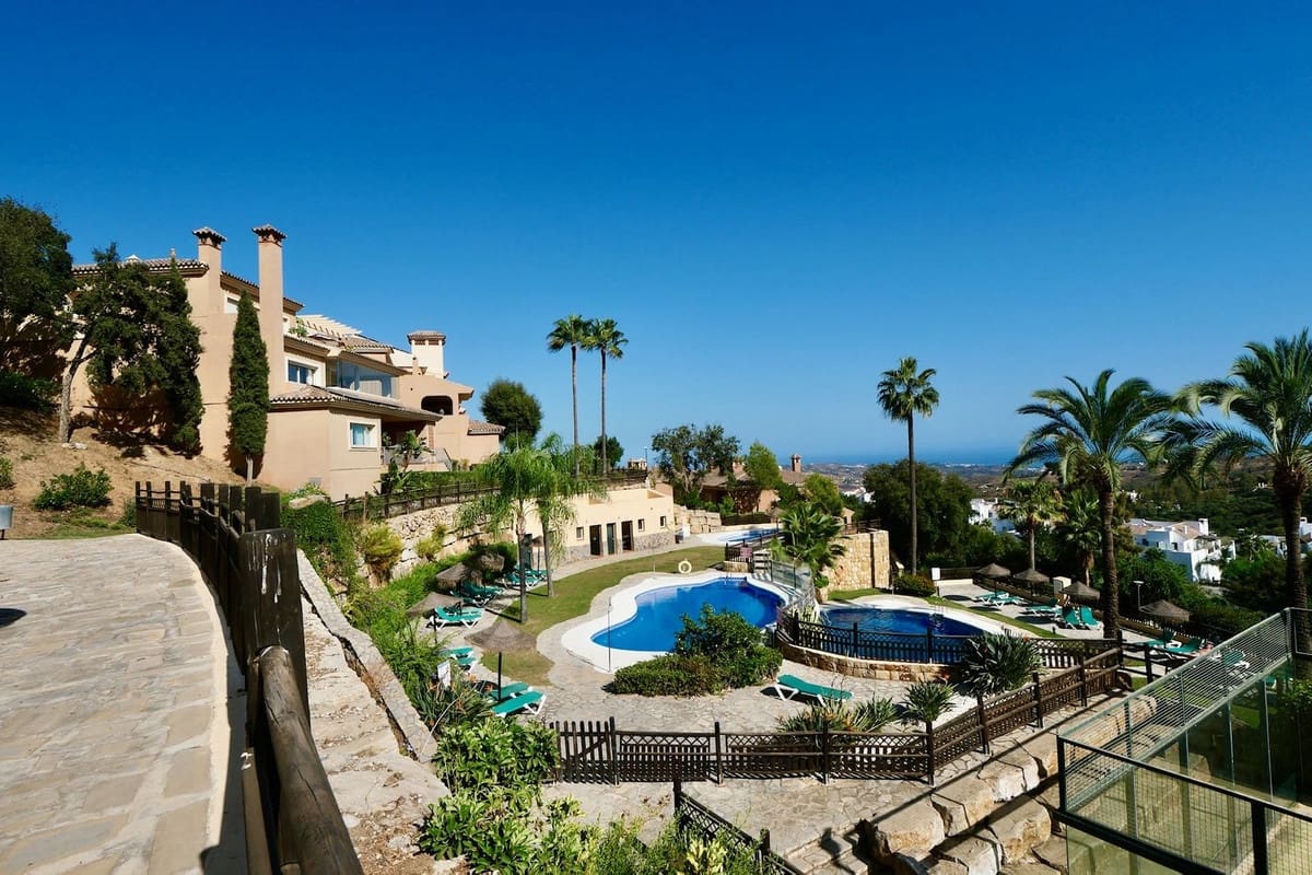 2 soveværelse Lejlighed til salg i La Mairena med swimmingpool garage - € 399.000 (Ref: 9875455)