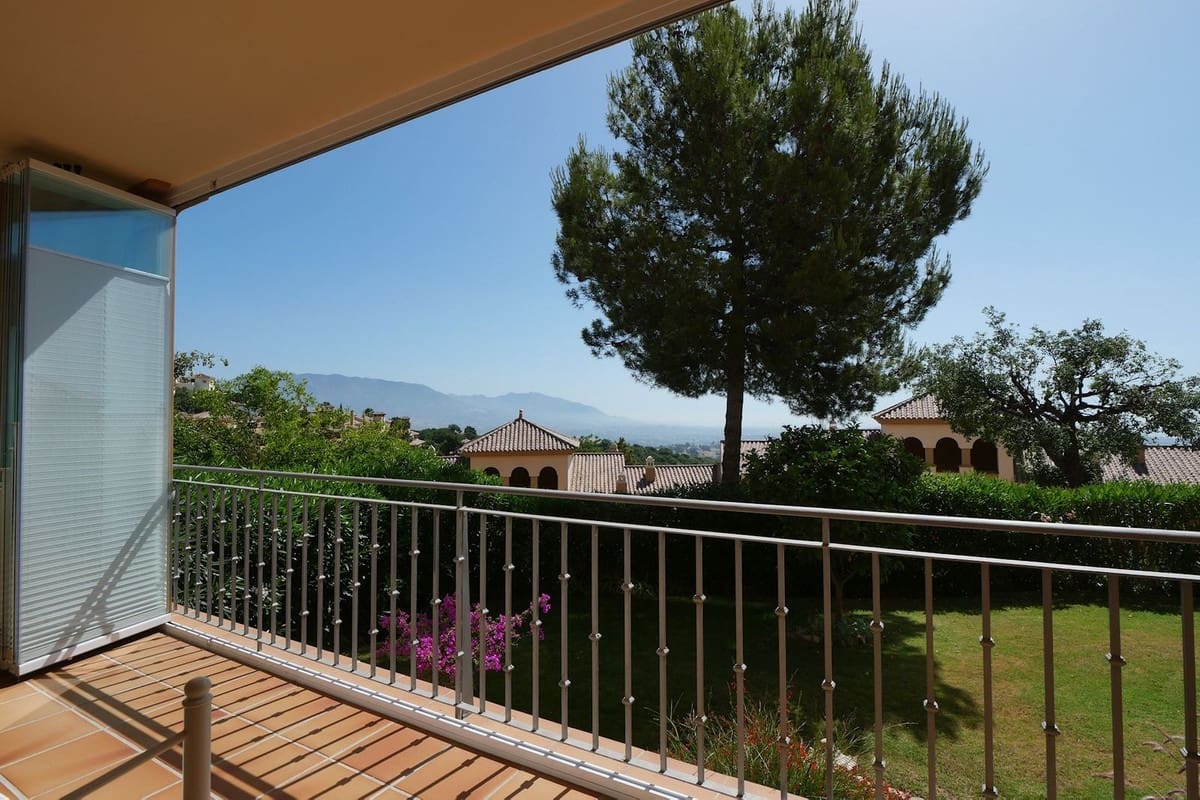 2 soveværelse Lejlighed til salg i La Mairena med swimmingpool garage - € 399.000 (Ref: 9875455)