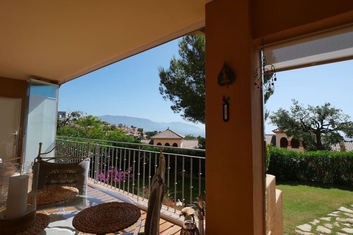 2 soveværelse Lejlighed til salg i La Mairena med swimmingpool garage - € 399.000 (Ref: 9875455)