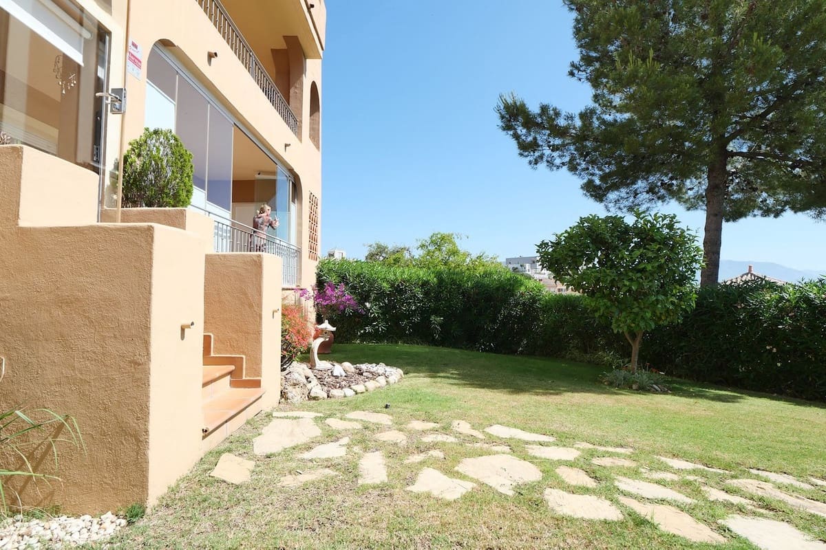 2 soveværelse Lejlighed til salg i La Mairena med swimmingpool garage - € 399.000 (Ref: 9875455)