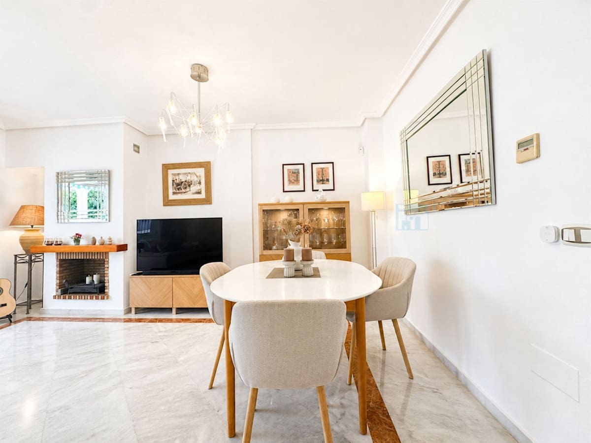 3 soveværelse Byhus til salg i Cabopino med swimmingpool garage - € 569.000 (Ref: 9891039)