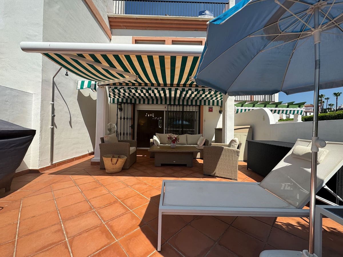 3 soveværelse Byhus til salg i Cabopino med swimmingpool garage - € 569.000 (Ref: 9891039)