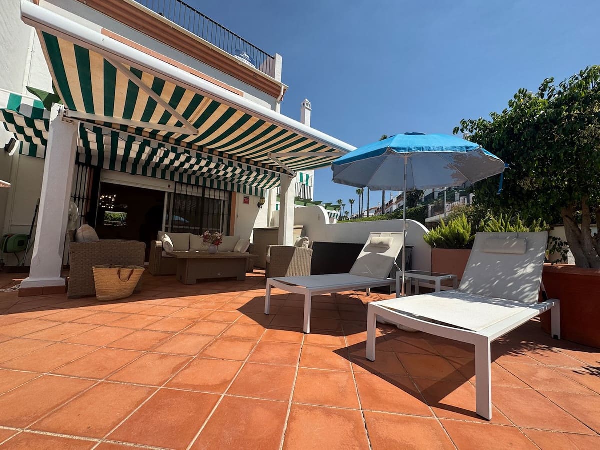 3 soveværelse Byhus til salg i Cabopino med swimmingpool garage - € 569.000 (Ref: 9891039)
