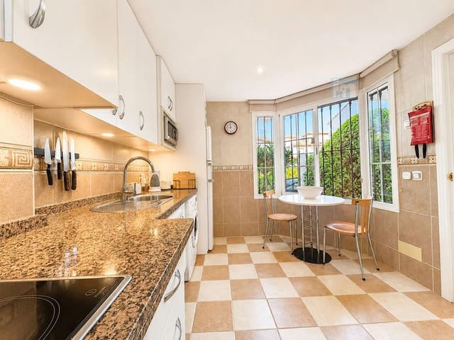 3 soveværelse Byhus til salg i Cabopino, Marbella med swimmingpool garage - € 569.000 (Ref: 9891039)
