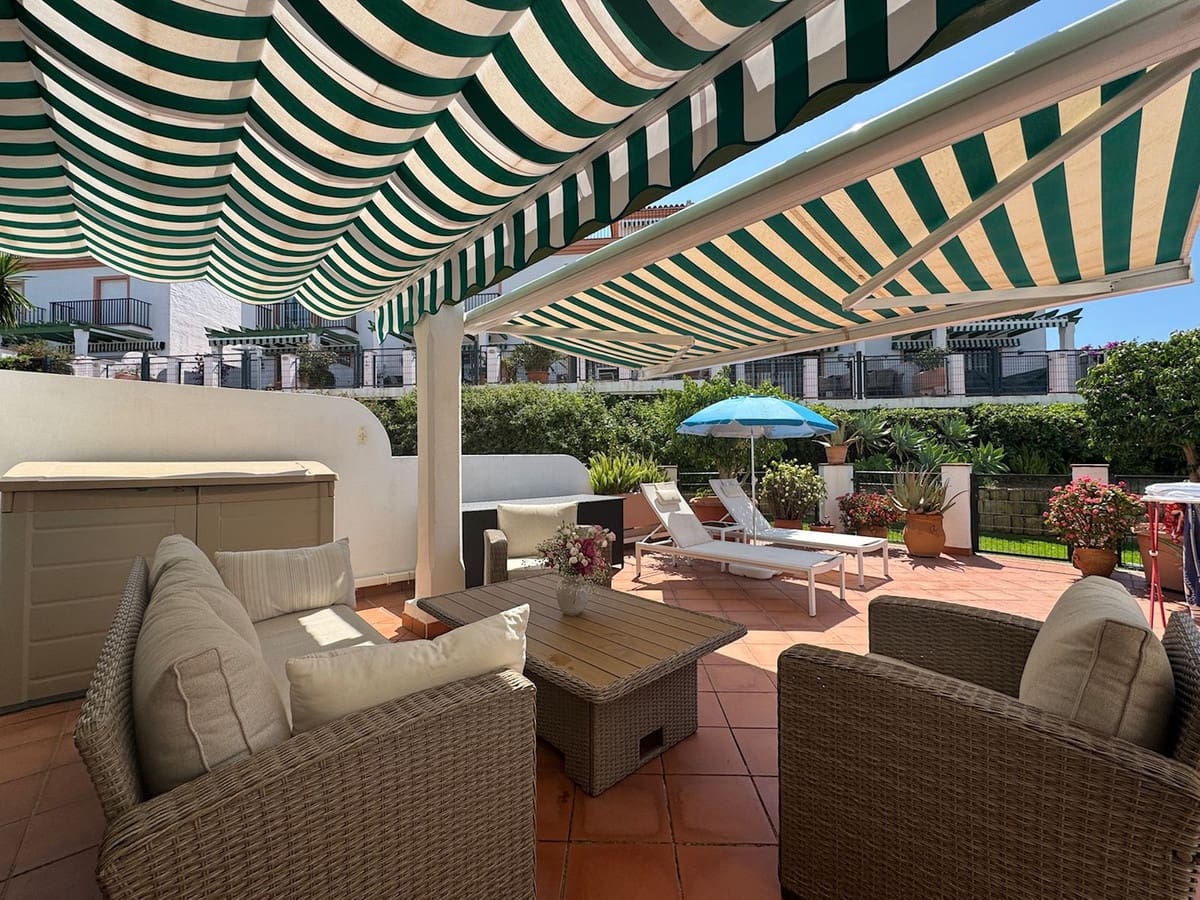 3 soveværelse Byhus til salg i Cabopino med swimmingpool garage - € 569.000 (Ref: 9891039)