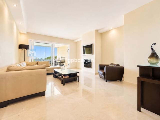 2 makuuhuone Huoneisto myytävänä paikassa Cabopino, Marbella mukana uima-altaan 
autotalli - 925 000 € (Ref: 9895260)