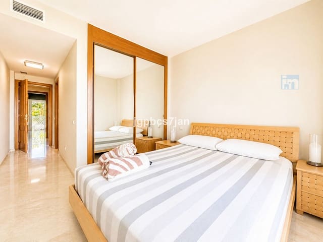 2 makuuhuone Huoneisto myytävänä paikassa Cabopino, Marbella mukana uima-altaan 
autotalli - 925 000 € (Ref: 9895260)