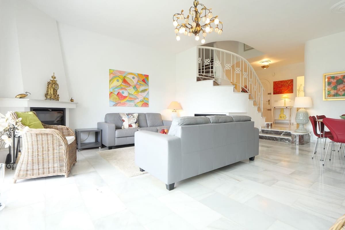 3 sypialnia Dom blizniak na sprzedaż w Cabopino z basenem garażem - 859 900 € (Ref: 9922919)