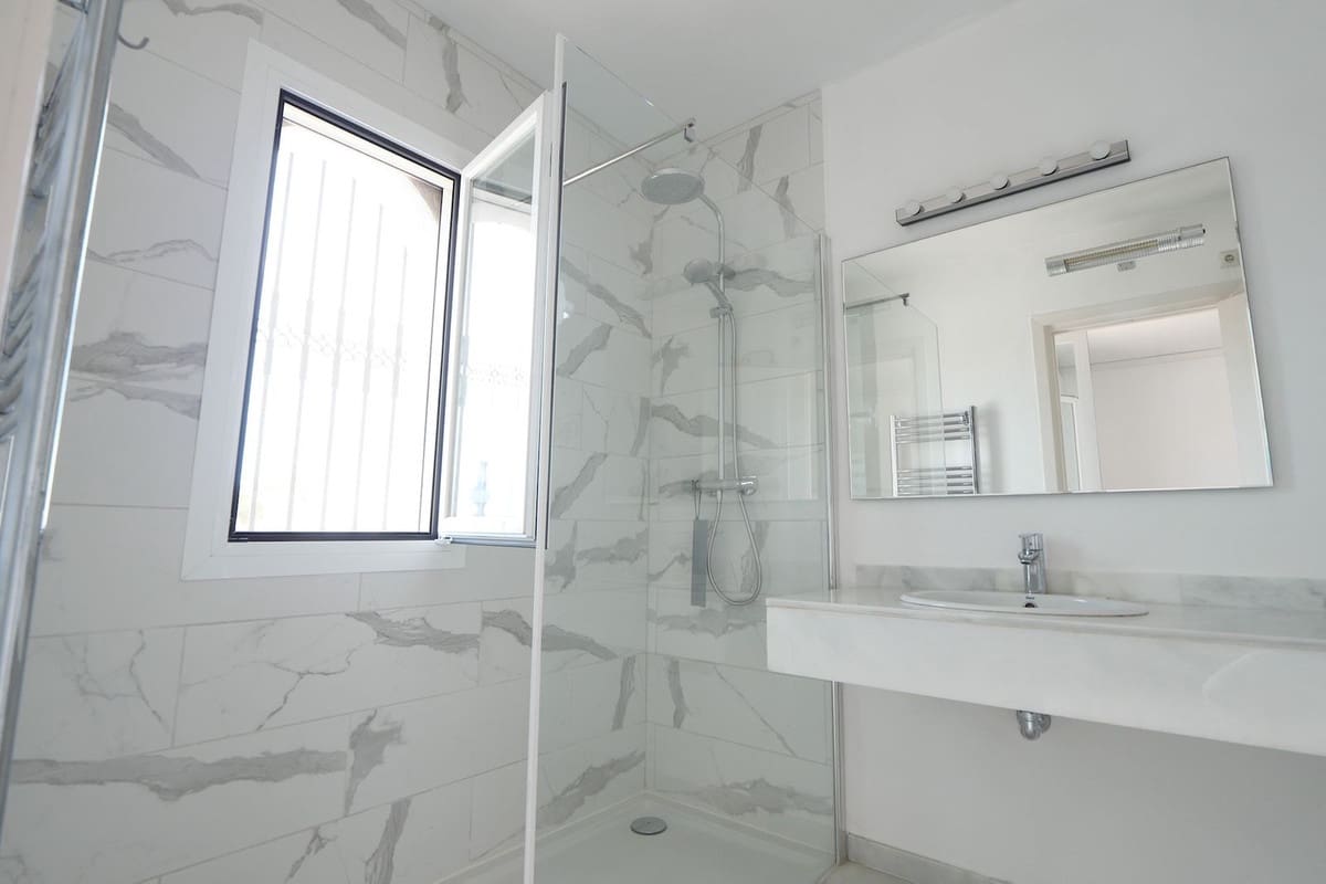 3 sypialnia Dom blizniak na sprzedaż w Cabopino z basenem garażem - 859 900 € (Ref: 9922919)