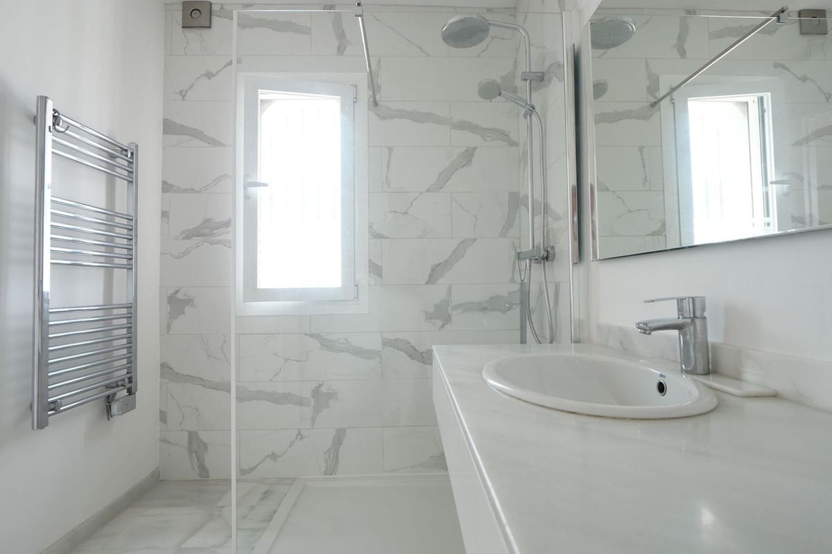 3 sypialnia Dom blizniak na sprzedaż w Cabopino z basenem garażem - 859 900 € (Ref: 9922919)