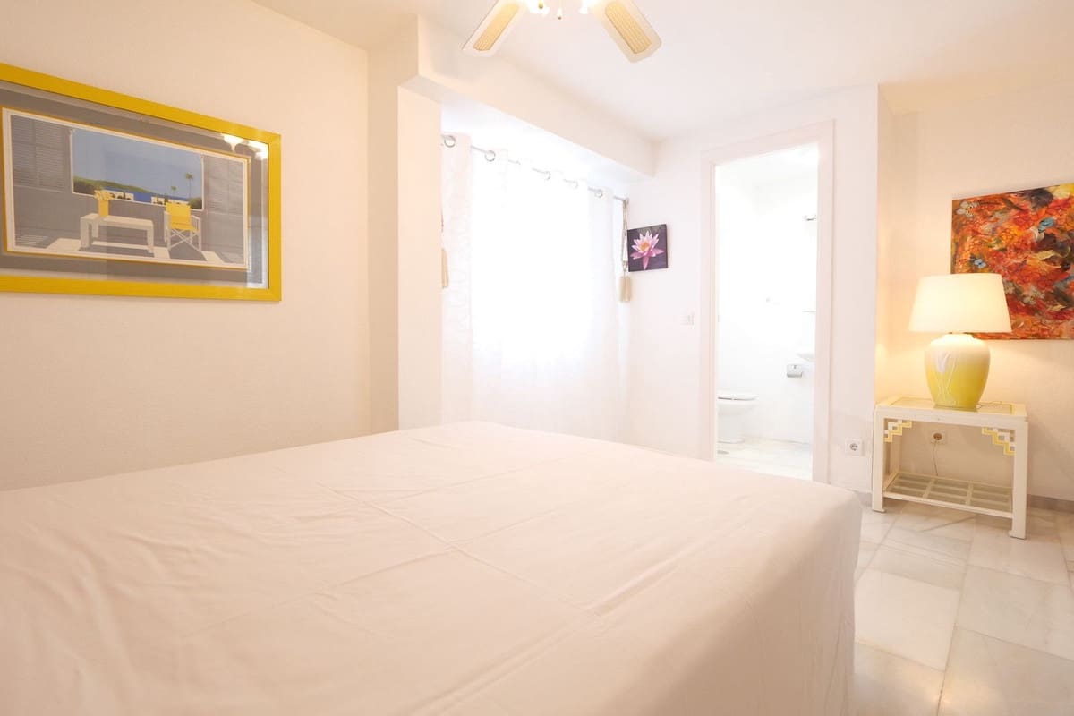 3 sypialnia Dom blizniak na sprzedaż w Cabopino z basenem garażem - 859 900 € (Ref: 9922919)