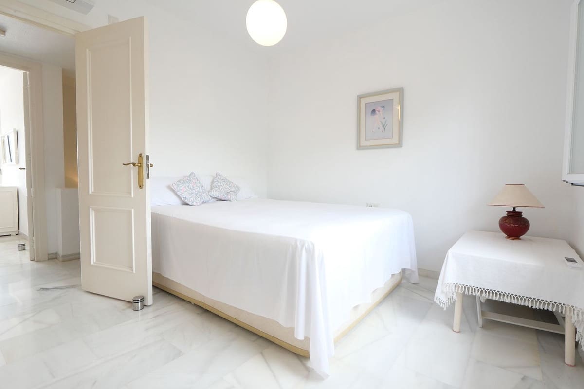 3 sypialnia Dom blizniak na sprzedaż w Cabopino z basenem garażem - 859 900 € (Ref: 9922919)