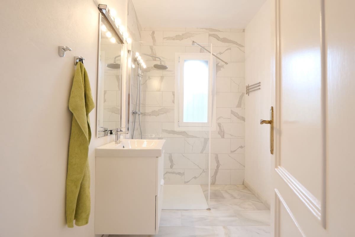 3 sypialnia Dom blizniak na sprzedaż w Cabopino z basenem garażem - 859 900 € (Ref: 9922919)