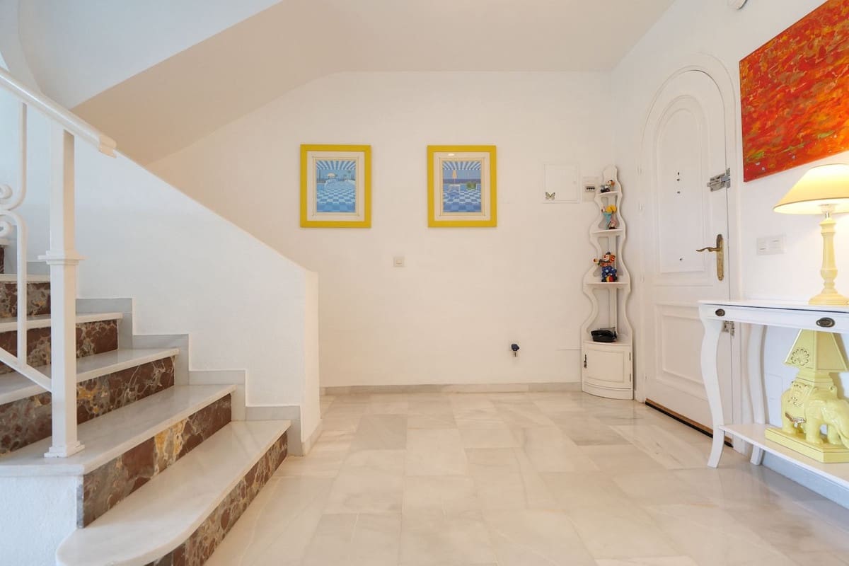 3 sypialnia Dom blizniak na sprzedaż w Cabopino z basenem garażem - 859 900 € (Ref: 9922919)