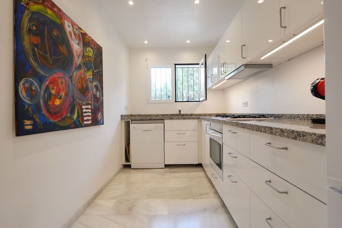 3 sypialnia Dom blizniak na sprzedaż w Cabopino z basenem garażem - 859 900 € (Ref: 9922919)