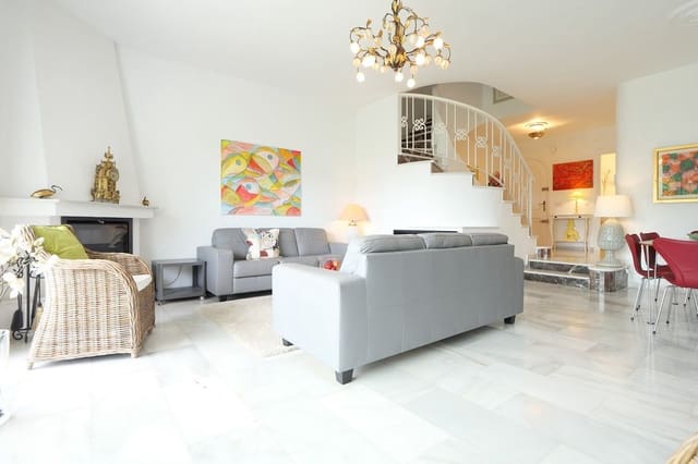 3 makuuhuone Paritalo myytävänä paikassa Cabopino, Marbella mukana uima-altaan 
autotalli - 859 900 € (Ref: 9922919)